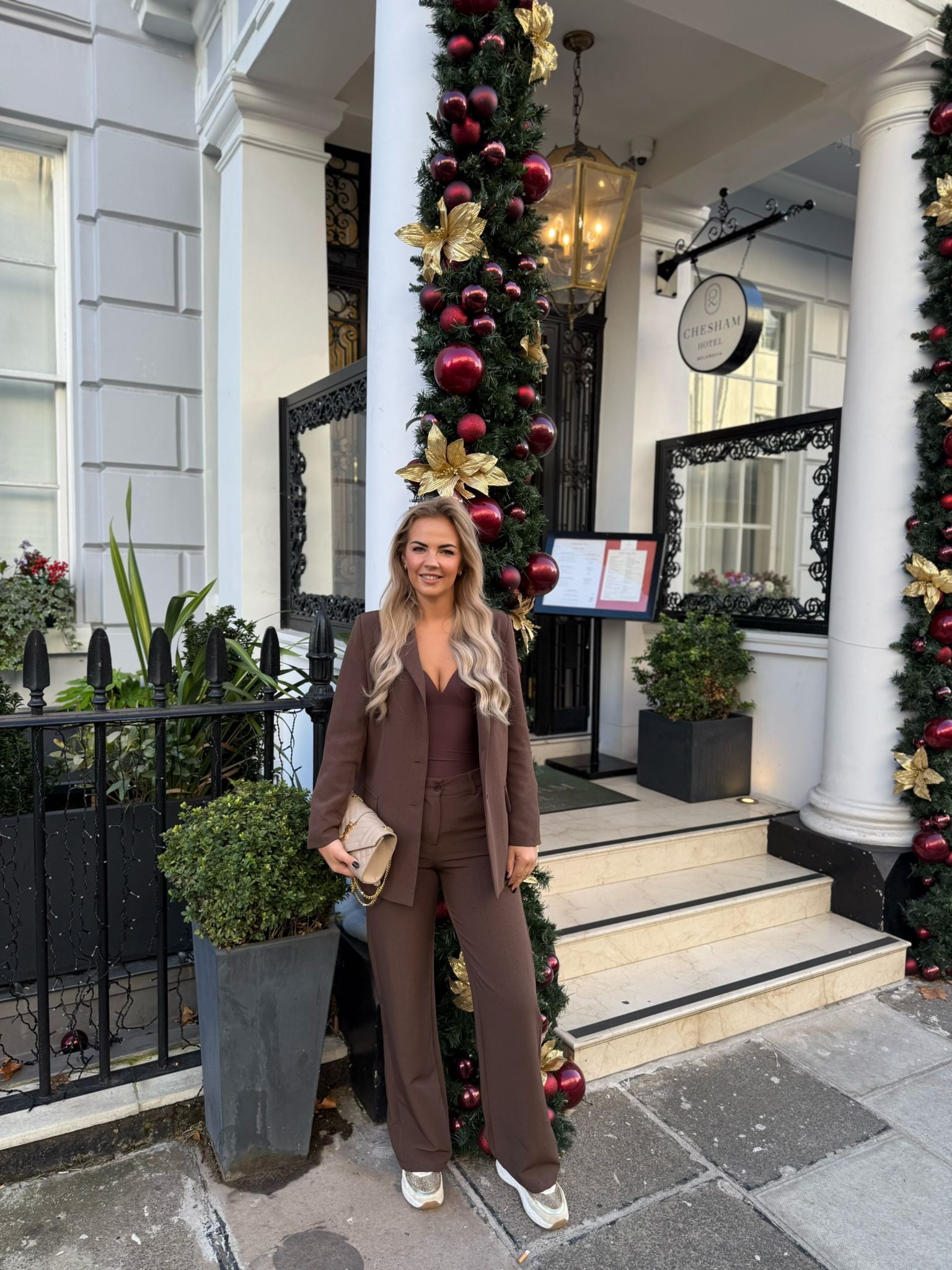 Colbert bruin met strassteentjes